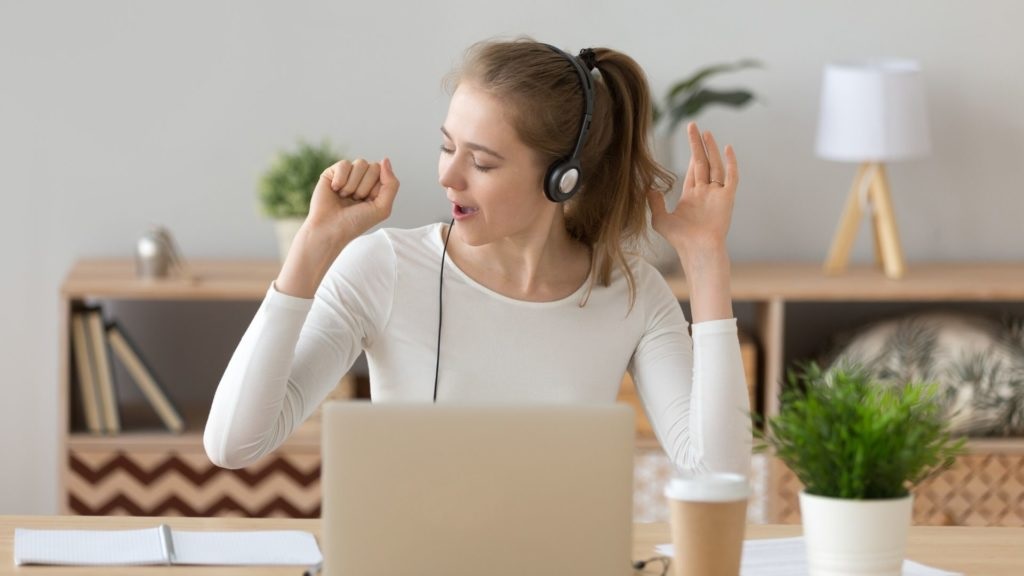 Vocal Virtuosity: Elevating Skills with Online Singing Courses