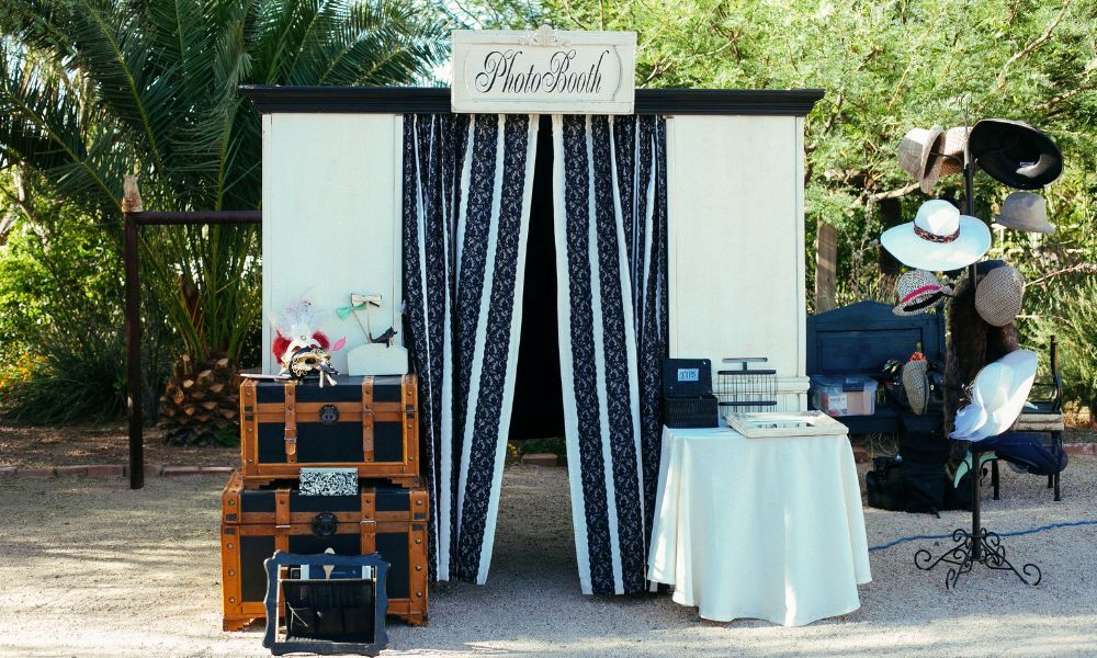 Picking the Best Photo Booth for Your Wedding Party to Get Picture Perfect Moments