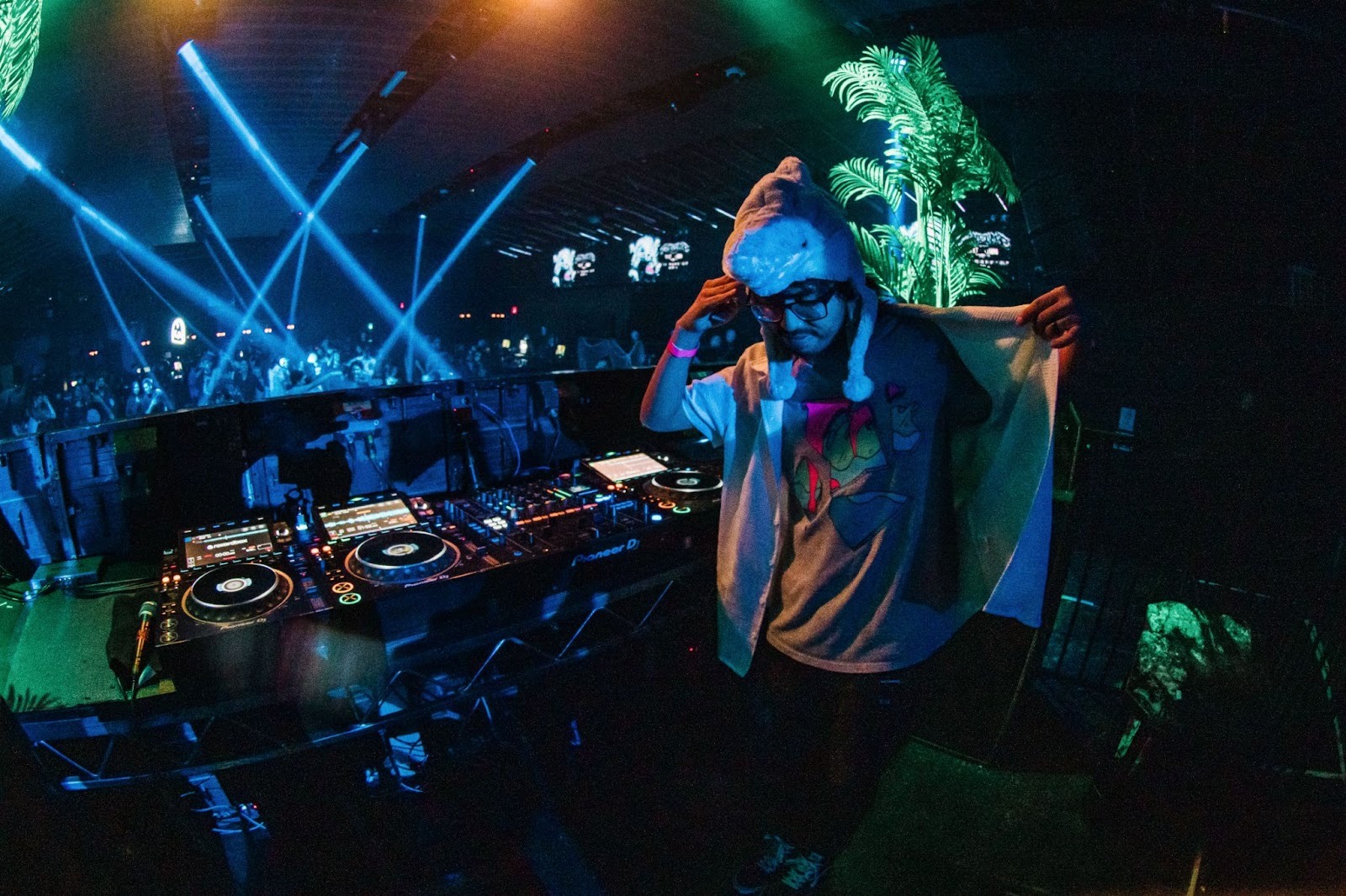 Emo Nite Beach Bash with Honey Revenge & DJ Foreign Warren